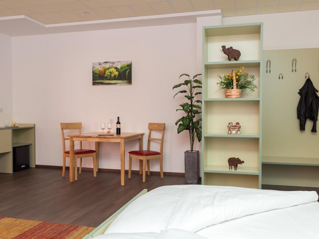 Winrooms "Hotel&Appartement" Wiener Neustadt Exteriör bild