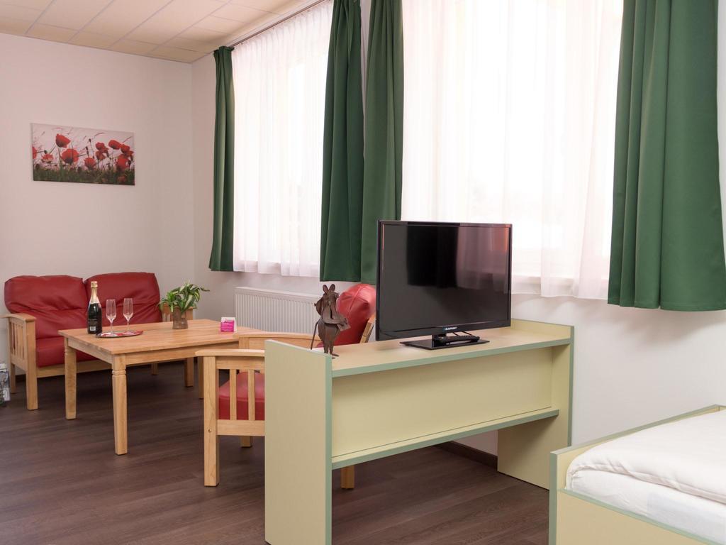 Winrooms "Hotel&Appartement" Wiener Neustadt Exteriör bild