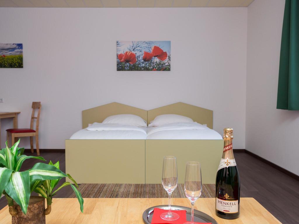 Winrooms "Hotel&Appartement" Wiener Neustadt Exteriör bild