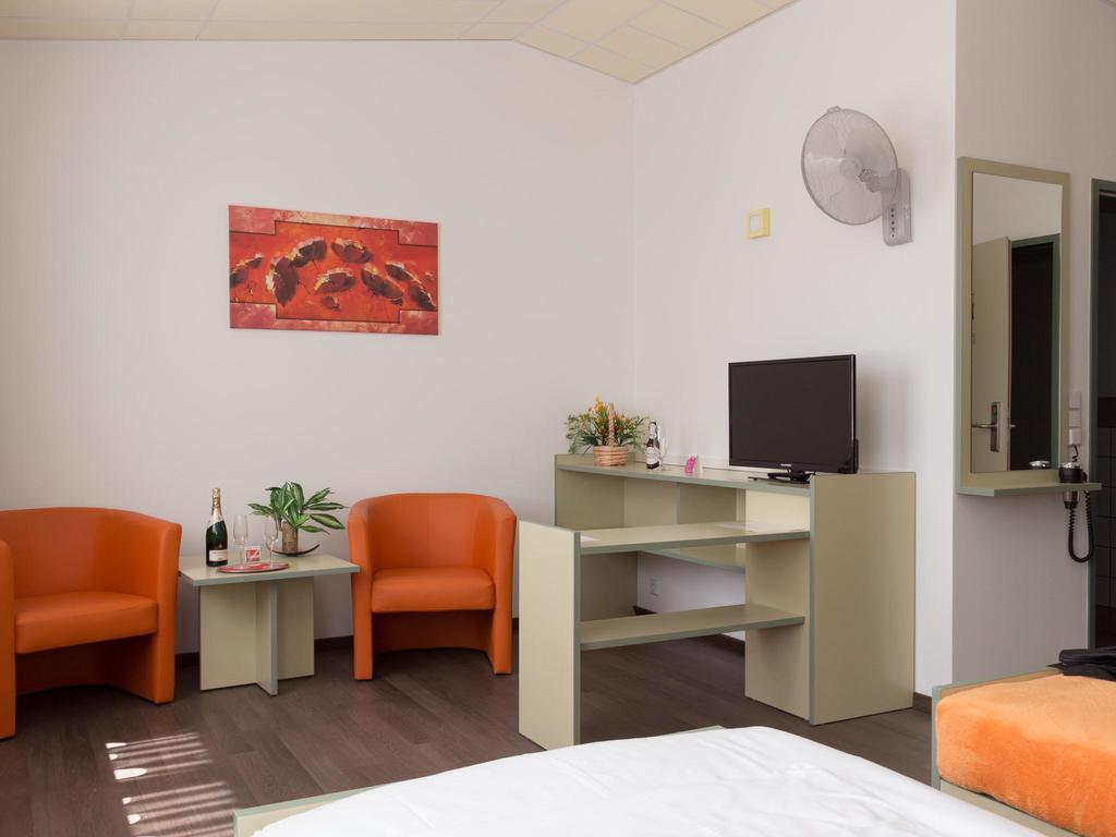 Winrooms "Hotel&Appartement" Wiener Neustadt Exteriör bild