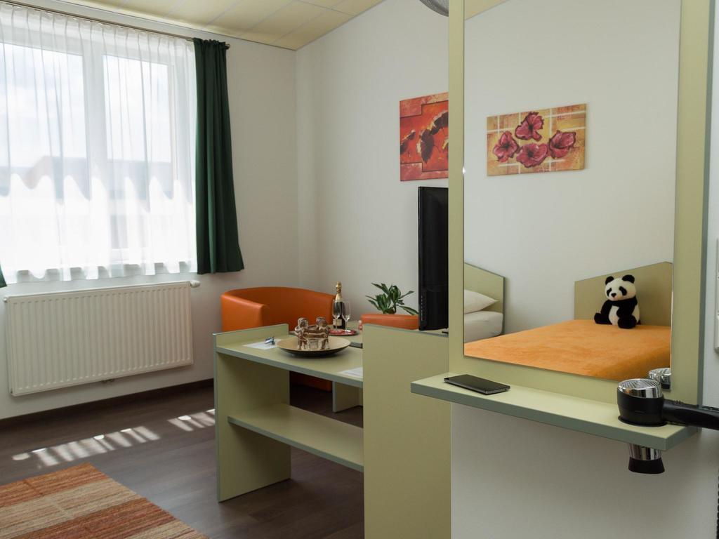 Winrooms "Hotel&Appartement" Wiener Neustadt Exteriör bild