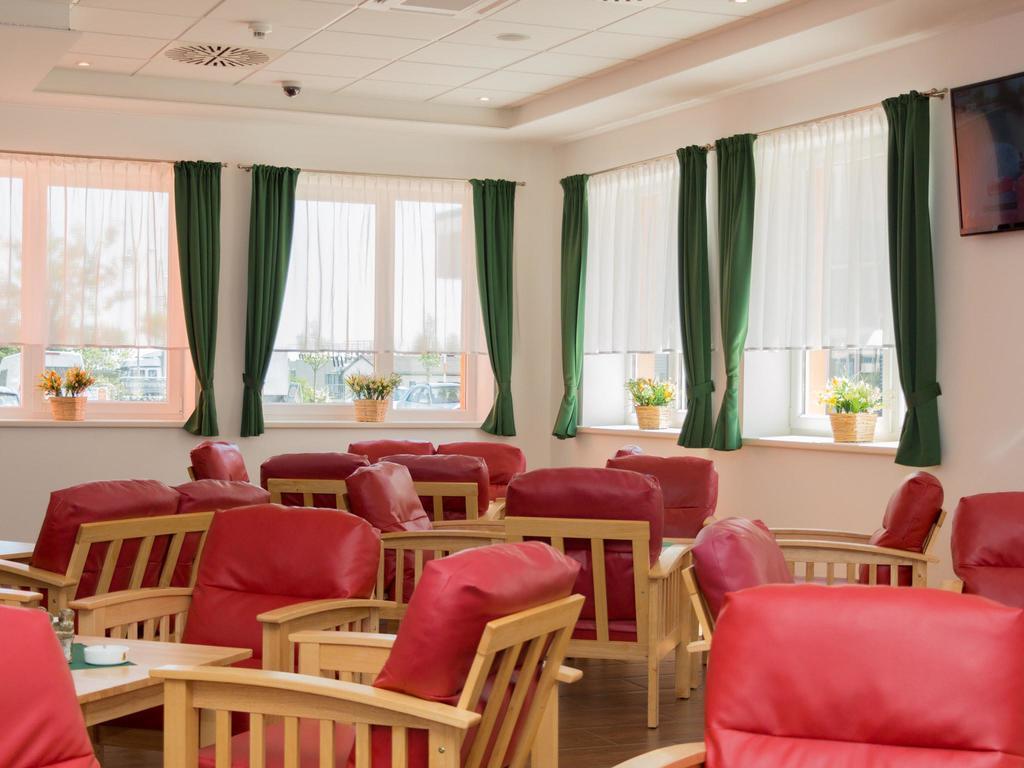 Winrooms "Hotel&Appartement" Wiener Neustadt Exteriör bild