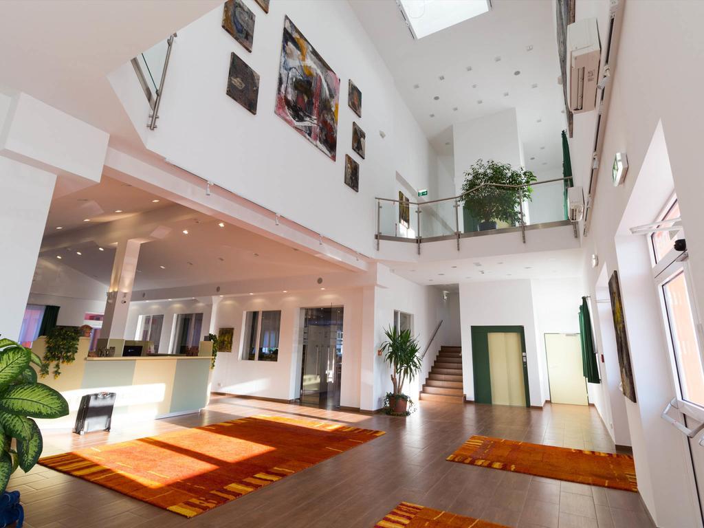 Winrooms "Hotel&Appartement" Wiener Neustadt Exteriör bild