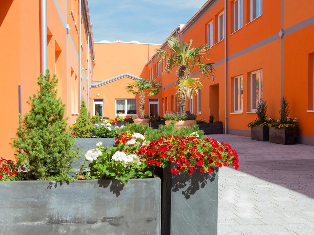 Winrooms "Hotel&Appartement" Wiener Neustadt Exteriör bild